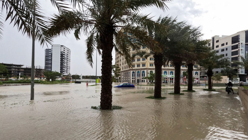 Ploi abundente în Dubai: Clădirile și străzile sunt inundate