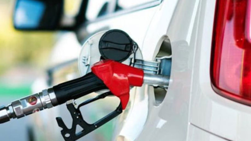 Prețurile la benzină în R. Moldova au scăzut mai puțin decât la vecini