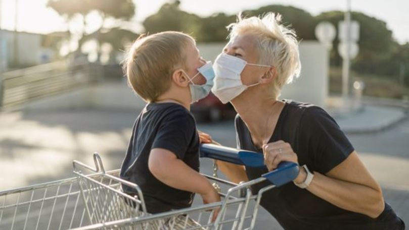 Studiu: Copiii se pot infecta cu COVID. Minorii nu sunt imuni