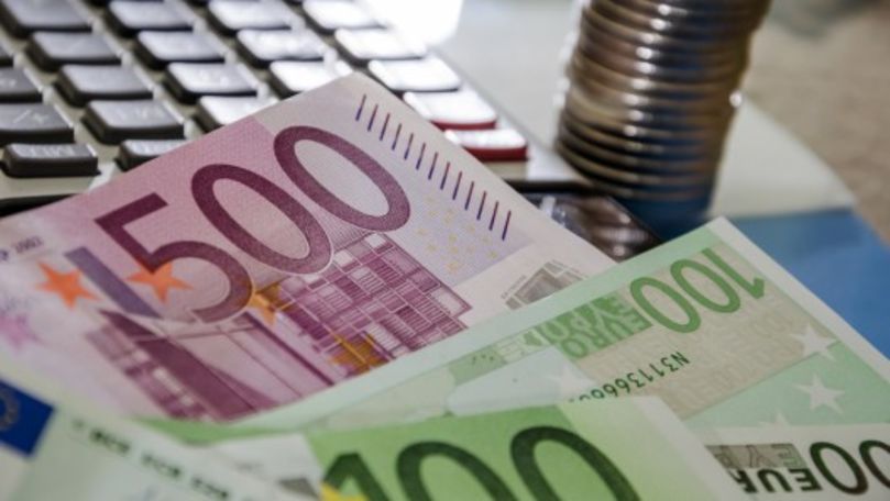 Curs valutar: Cât va costa un euro și un dolar în weekend