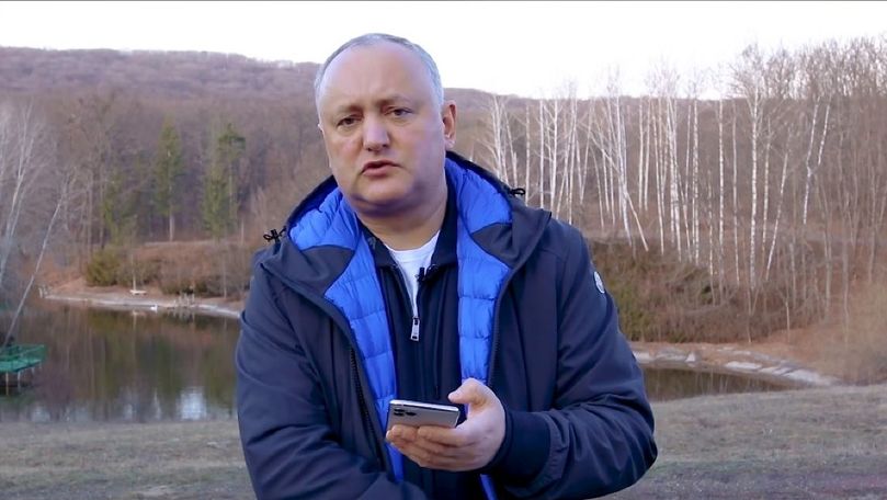 Nou sau reparat? Igor Dodon apare cu un iPhone 11 într-o filmare