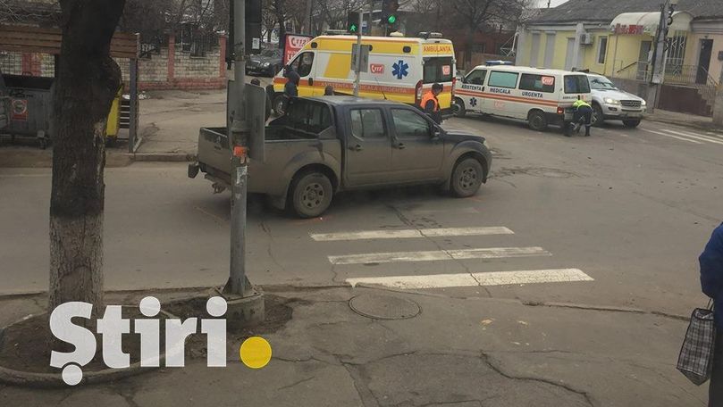 Mașină lovită de ambulanță în Capitală: Șoferul ambulanței, vinovat