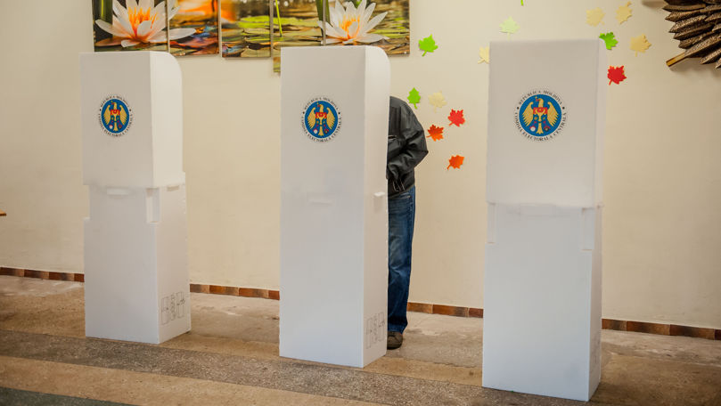 Încălcări la secțiile de votare: Un bărbat beat a boțit buletinul de vot