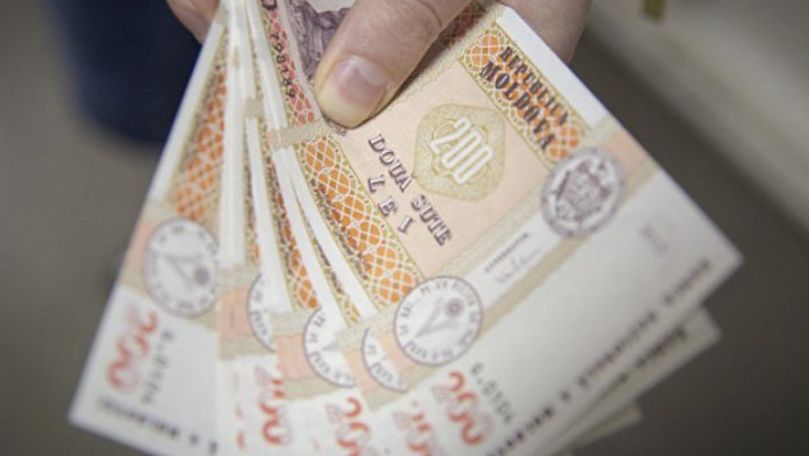 Beneficiarii de pensii și alocații sociale vor primi ajutorul de 700 lei