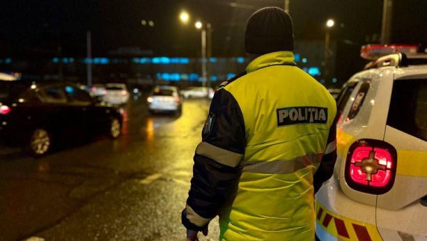 Un șofer beat, fără permis și acuzat de mită a fost reținut de poliție