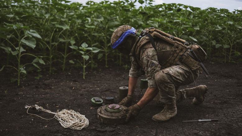 Fiul unui miliardar ajută Ucraina să-și demineze terenurile agricole