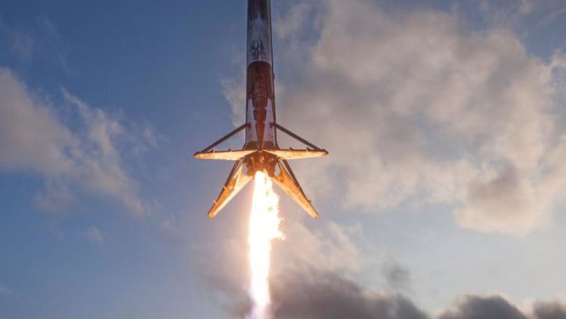 O capsulă SpaceX, filmată cum explodează în timpul testării