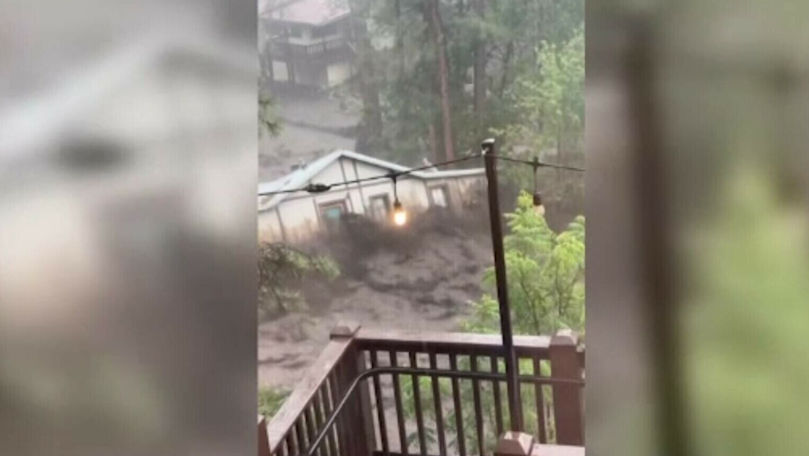 Imagini dramatice, surprinse în New Mexico: O viitură a dărâmat o casă