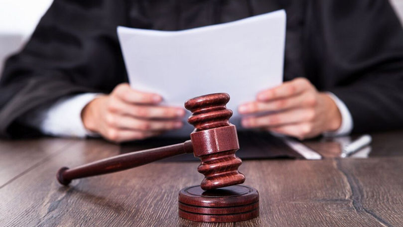 Și-au prejudiciat clienții cu milioane: Director și manager, în judecată