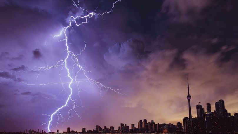 Alertă meteo: Cod Galben de ploi cu fulgere și grindină în R. Moldova