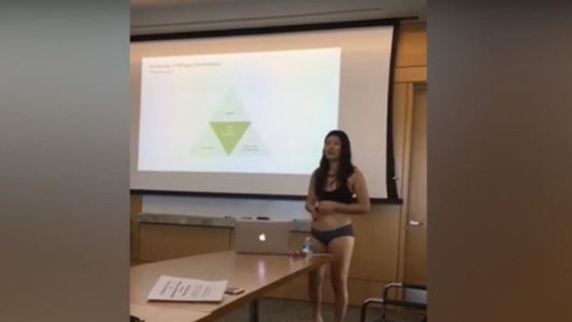 Live pe Facebook: O studentă și-a prezentat teza în lenjerie