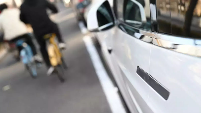 China interzice mașinile electrice cu mânere retractabile, iconice pentru Tesla