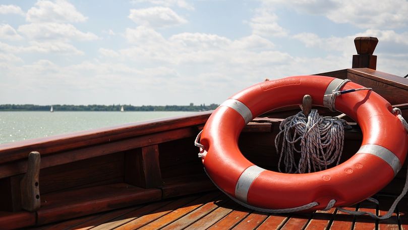 Barcă răsturnată la Costești-Stânca: 4 copii și 2 adulți, salvați