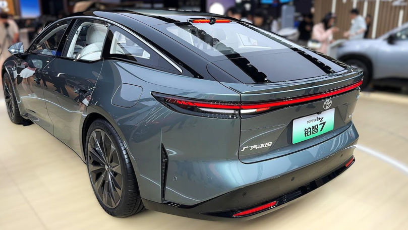 Toyota a lansat în vânzare un automobil electric cu suspensie pneumatică la prețul de 22.000 de dolari.