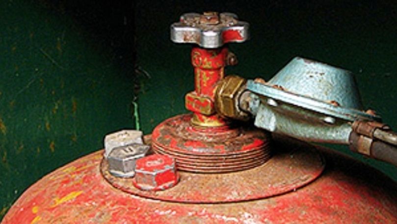 Explozie de gaz la Hâncești: O femeie, transportată la spital cu arsuri