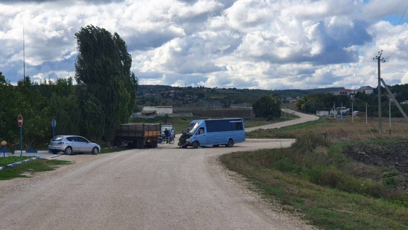 Accident la Căușeni: Un autobuz de linie cu zece pasageri, implicat