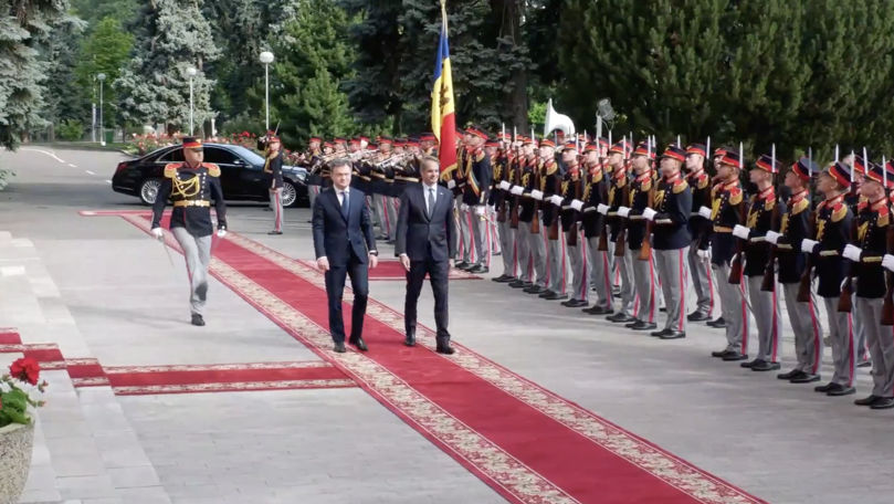 Premierul Greciei, primit cu onoruri la Chișinău