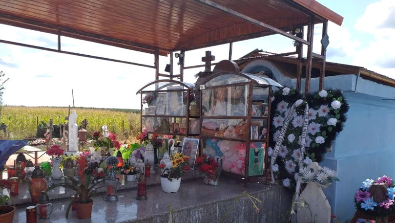 Mormântul Denisei Răducu a ars: Imagini șocante de la locul de veci