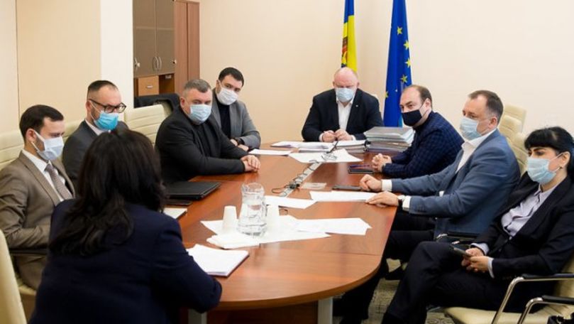 Комиссия парламента по правовым вопросам одобрила отчет о проекте поправок и дополнений к Закону об адвокатуре.