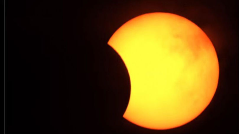 Cum s-a văzut eclipsa parțială de soare vizibilă și din R. Moldova
