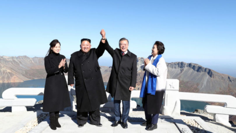 Gestul bizar făcut de Kim la summitul celor 2 Corei. Mesajul simbolului