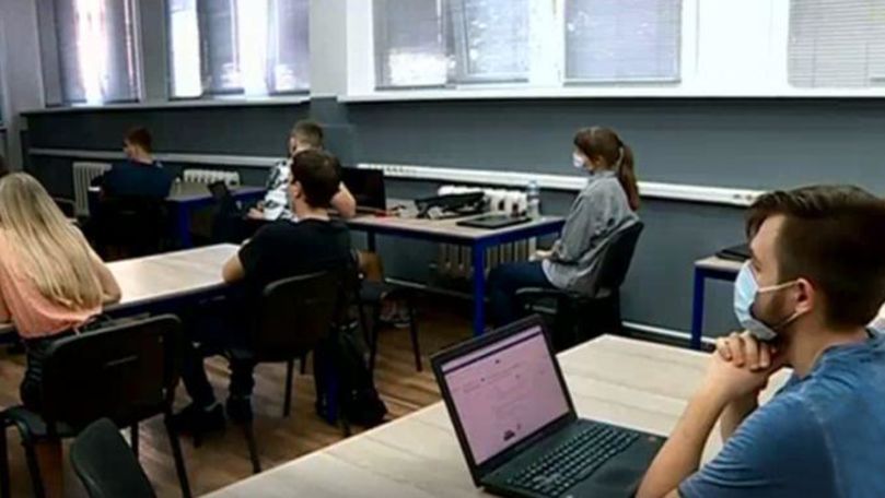 Sistem mixt: Cum și-au reluat activitatea universitățile din R. Moldova