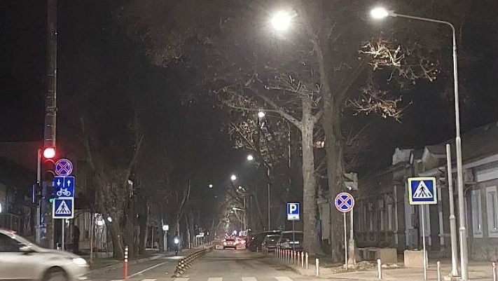 Iluminatul public, conectat pe strada 31 August 1989 din Capitală