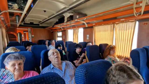 Dacă strănuţi, eşti dat jos din tren: Noul regulament al CFR