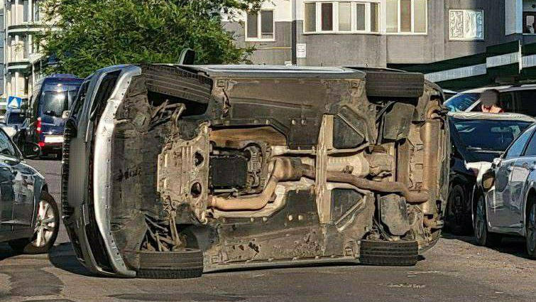 Tiraspol: Un minor fără permis de conducere a răsturnat un automobil