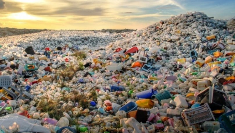 Malaezia trimite înapoi 400 de tone de deșeuri din plastic
