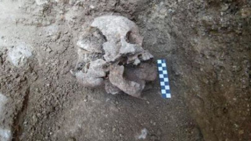 Copilul-vampir îngropat cu o piatră în gură, găsit în Italia