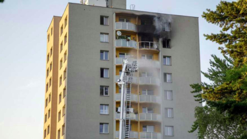 Incendiu tragic: 5 oameni au murit după ce au sărit de la etajul 12