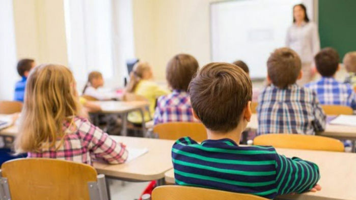 Elevii de clasa a IV-a ar putea primi din nou note? Explicațiile MEC