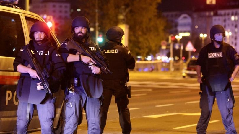 Австрия усиливает меры безопасности в церквях после теракта в Вене.