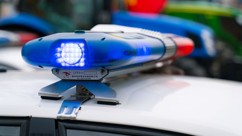 Accident la Hâncești: Un șofer s-a izbit în mașina unui polițist