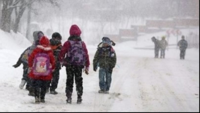 Ninge în țară: Peste 600 de elevi nu au ajuns la școală