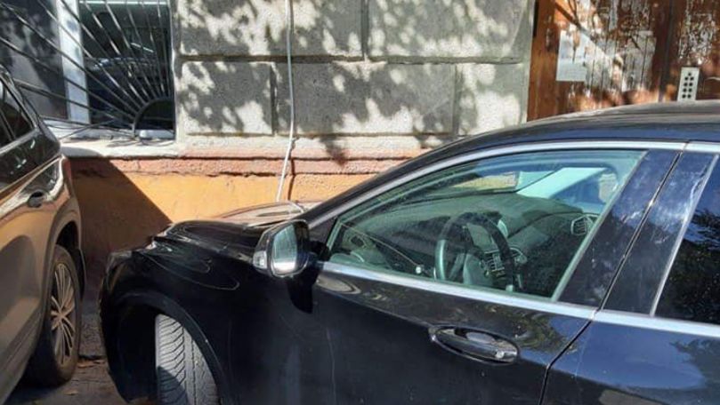 Tupeul cu care şi-a parcat maşina un şofer în Chişinău