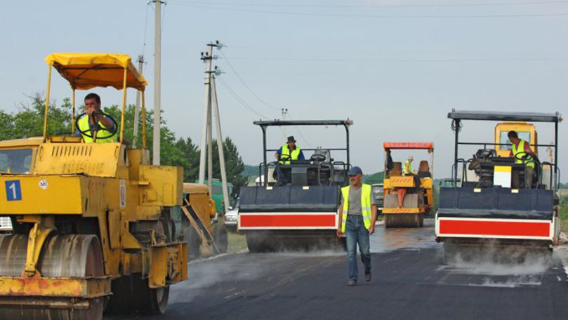 Circa 300 km de drumuri, reparate în cadrul proiectului Drumuri bune