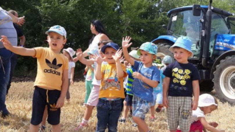 Copiii din Ceadâr-Lunga au participat la o lecţie de seceriş
