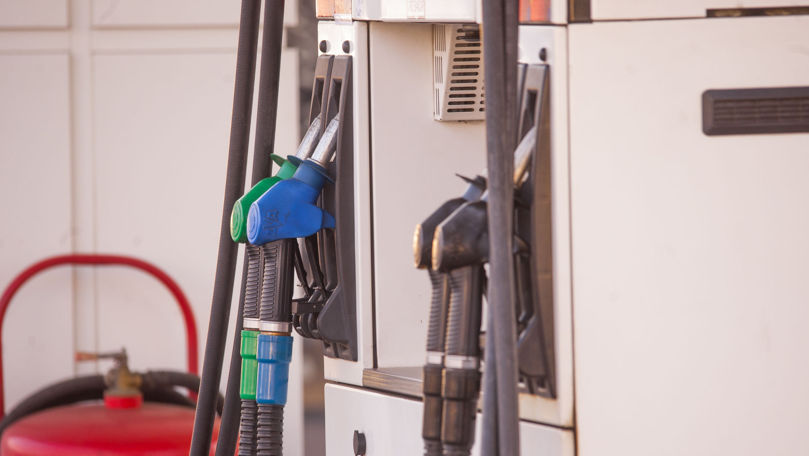 Una se scumpește, alta se ieftinește: Prețurile ANRE la carburanți