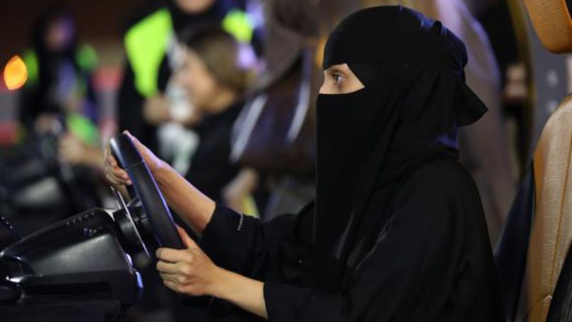 Femeile din Arabia Saudită pot de astăzi să șofeze