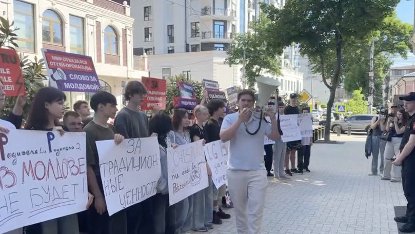 Protest în faţa Delegaţiei UE la Chişinău împotriva propagandei LGBTQ+