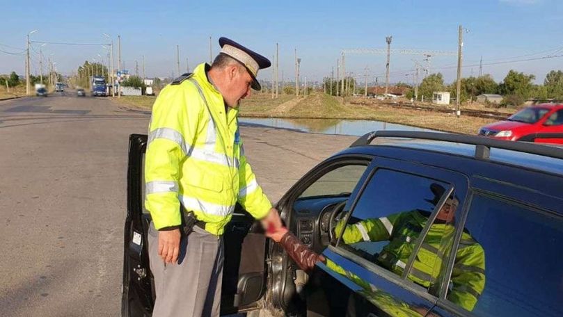 Un moldovean se plimba cu mașina, prin România, fără permis de conducere