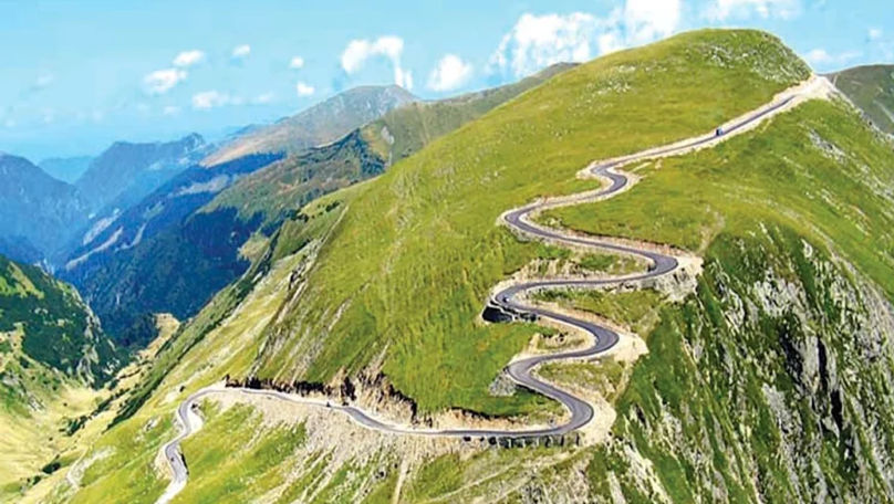 Circulația pe Transalpina și Transfăgărășan, sistată în funcție de vreme