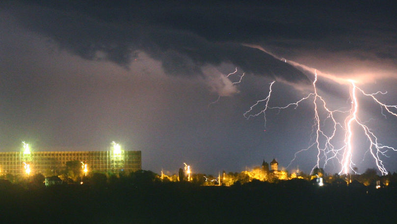 Alertă meteo: Cod Galben de ploi cu fulgere și vijelie în toată ţara