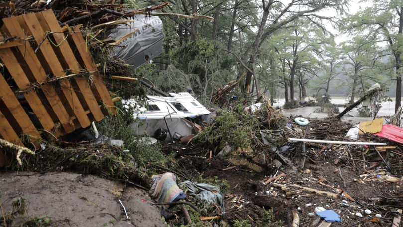 Texas: Un tată și copiii lui, luați de ape. Nu a vrut să-i abandoneze