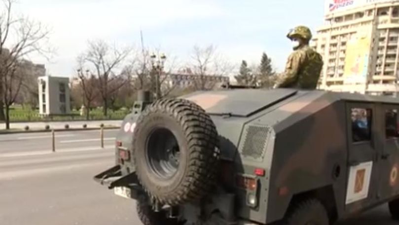 Armata a ieșit pe străzi. Imagini din Piața Unirii din București