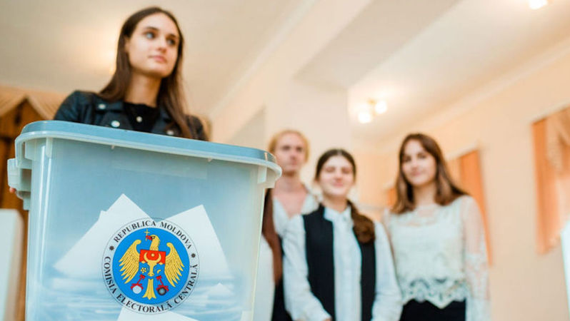 Peste 120 de tineri pot vota astăzi pentru prima oară, chiar de ziua lor