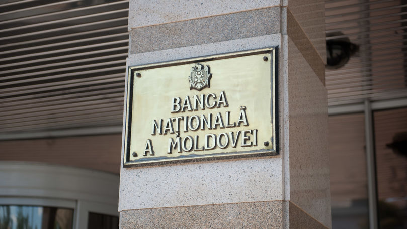 BNM: Moldovenii folosesc tot mai mult cardurile bancare