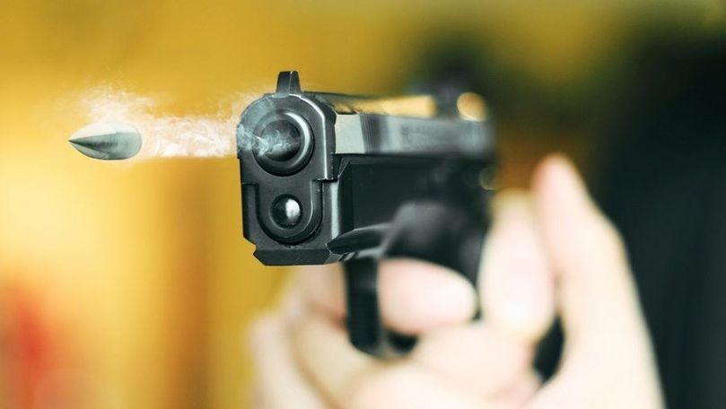 Focuri de armă în Capitală: Un tânăr a tras dintr-un pistol pe o stradă